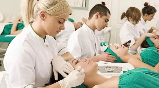 Absolwenci wszystkich kierunków studiów kontynuujcie swoją pracę licencjacką na magisterce z kosmetologii w WSZKIPZ !