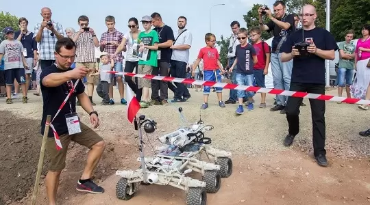 Łaziki w Chęcinach - studenci w zawodach European Rover Challenge