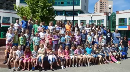 Łazarski zaprasza dzieci na wakacyjny kurs językowy