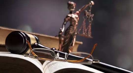 Wydział Prawa Łazarskiego wiceliderem wśród uczelni niepublicznych 