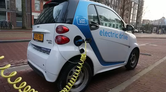 Samochody elektryczne. Przyszłość, która da pracę?
