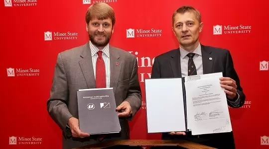 Wydział Zarządzania UŁ - umowa z amerykańską uczelnią już podpisana!