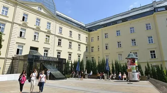 Nie zrozumiesz pierwszego pocałunku, jeśli go nie doświadczysz – studencki teatr u jezuitów