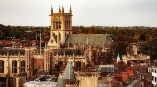 Studiuj w Warszawie i Cambridge. Zdobądź dyplom polski i brytyjski!