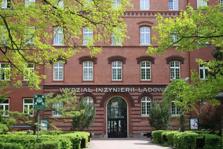 Na jakie uczelnie wymagany jest dodatkowy egzamin i z czego?