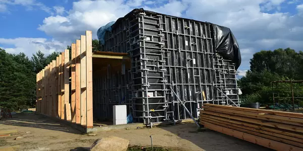 Kariera w branży budowlanej – jak zacząć? Co po studiach? 