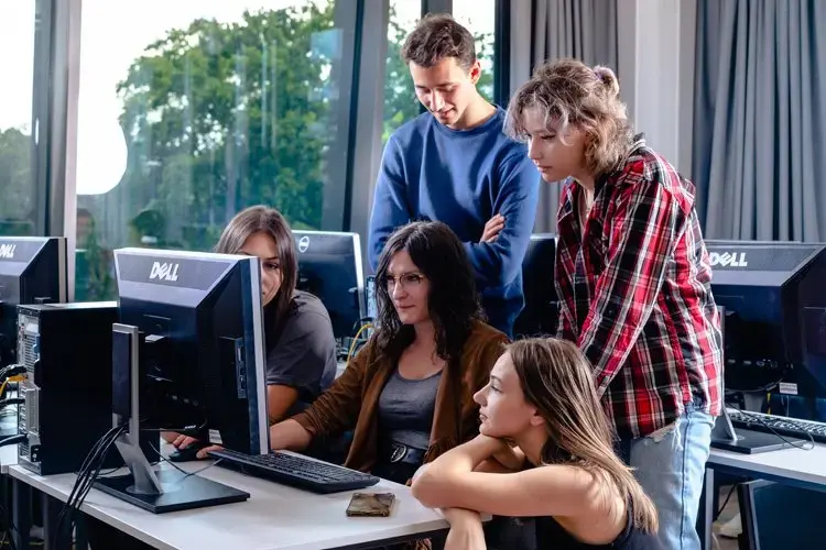 1. Polsko-Japońska Akademia Technik Komputerowych (PJATK)