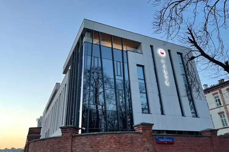 1. Polsko-Japońska Akademia Technik Komputerowych (PJATK)