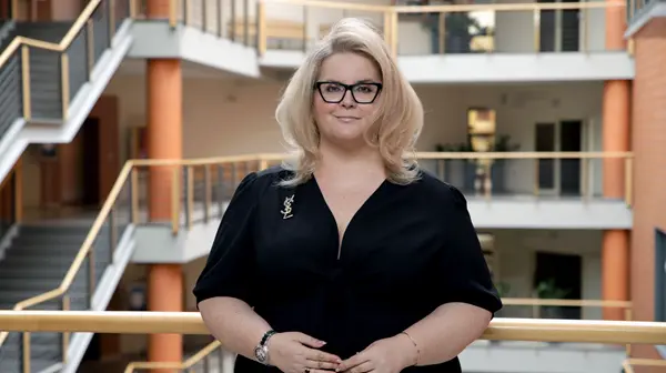 Walentynki w czasach nowych mediów. Miłość między emocją, algorytmem a rynkiem 