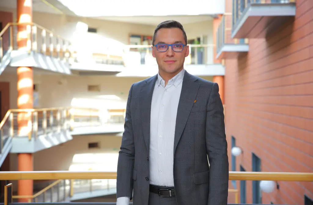 Rewolucja w pracy: od klikania do mówienia - dlaczego głos staje się nowym interfejsem biznesu