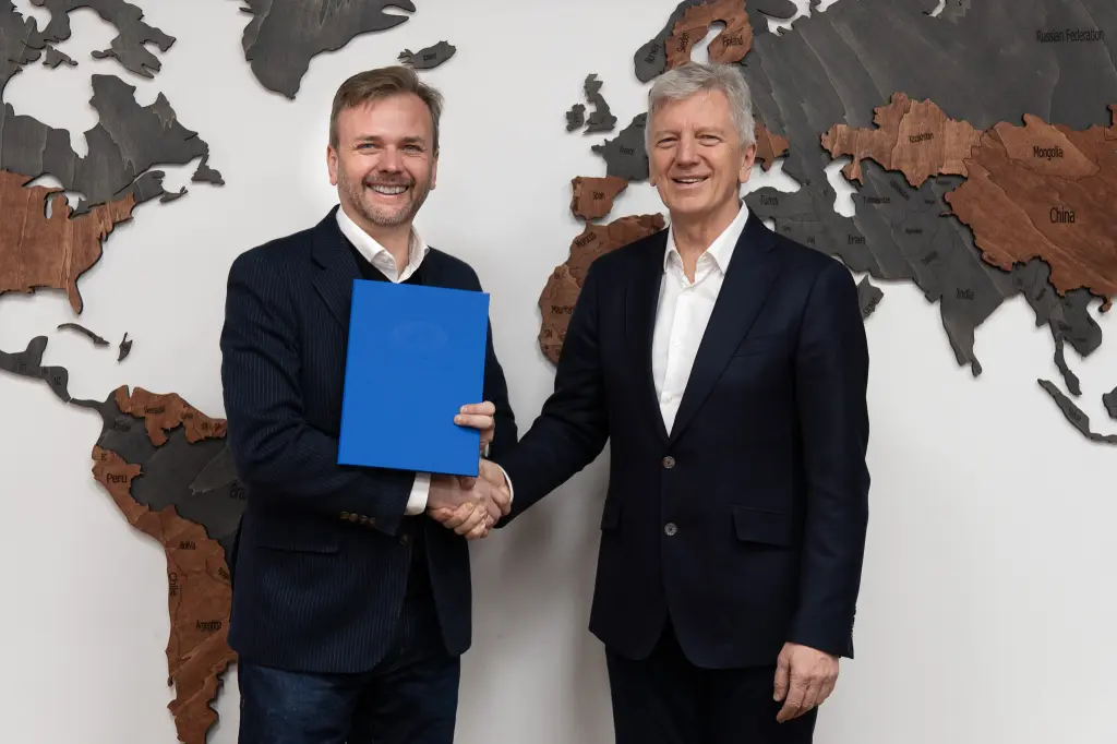 Auto Idea Mercedes-Benz i Akademia Leona Koźmińskiego: partnerstwo oparte na jakości i wspólnych wartościach 