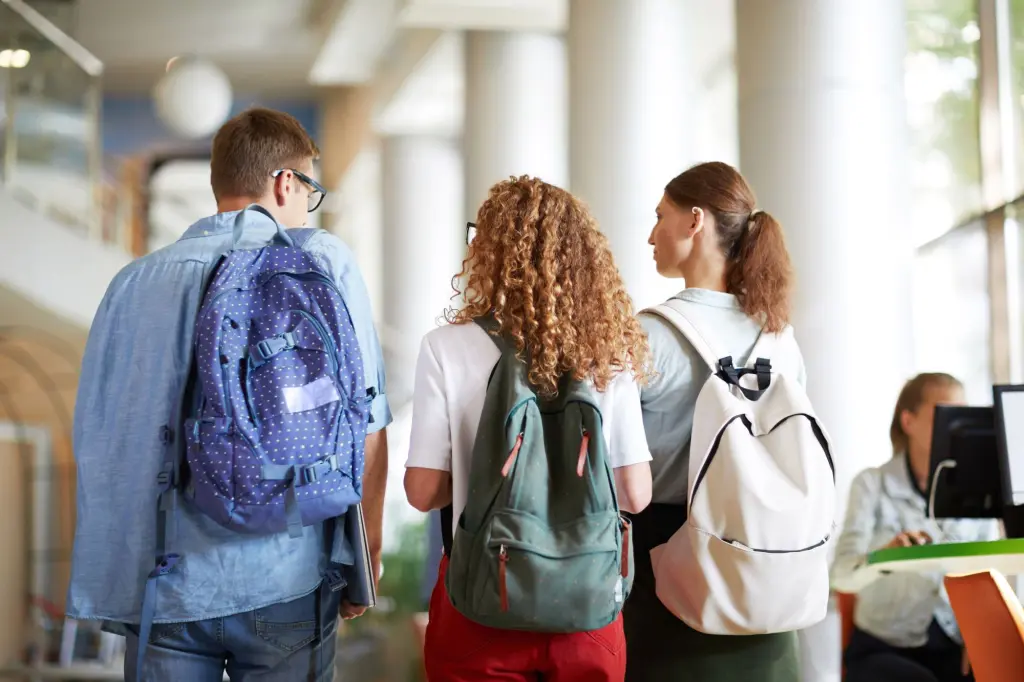Plecak dla studenta, co musi mieć, żeby przeżyć cały rok akademicki?