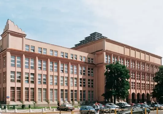 Ekonomia i zarządzanie online – bezpłatnie dla licealistów w SGH