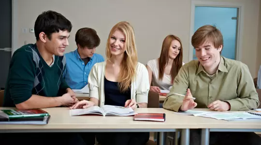 Nie musisz czekać do kolejnego października, zacznij studia już w lutym –  zimowa rekrutacja w SGH!