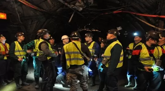 Studenci Koła Naukowego Górników i Geologów UZZM odwiedzili kopalnię