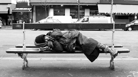 Kończy się akcja Ludzie bezdomni – powieść i rzeczywistość