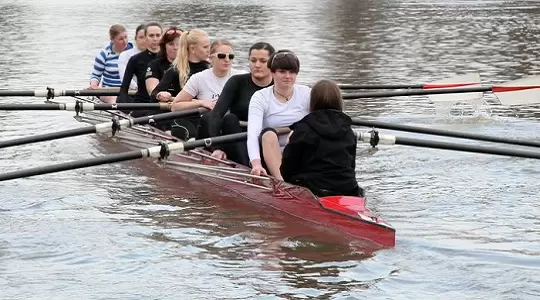 Studentki z Politechniki Wrocławskiej podbijają Odrę!