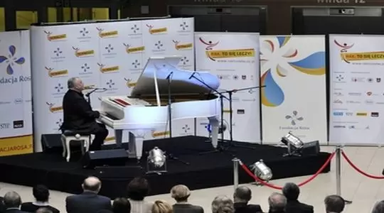 „Białe fortepiany w polskich szpitalach” w Gdańsku