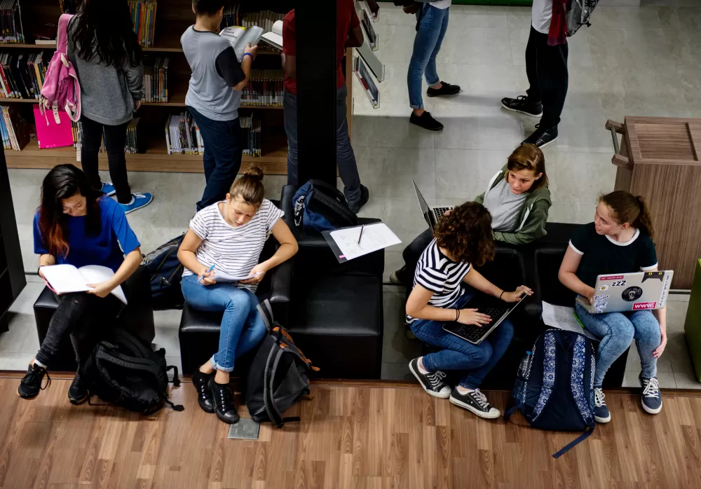 Czy na Akademii Wychowania Fizycznego im. Edwarda Piaseckiego w Poznaniu - Filii w Gorzowie Wlkp. są jakieś strefy relaksu dla studentów?