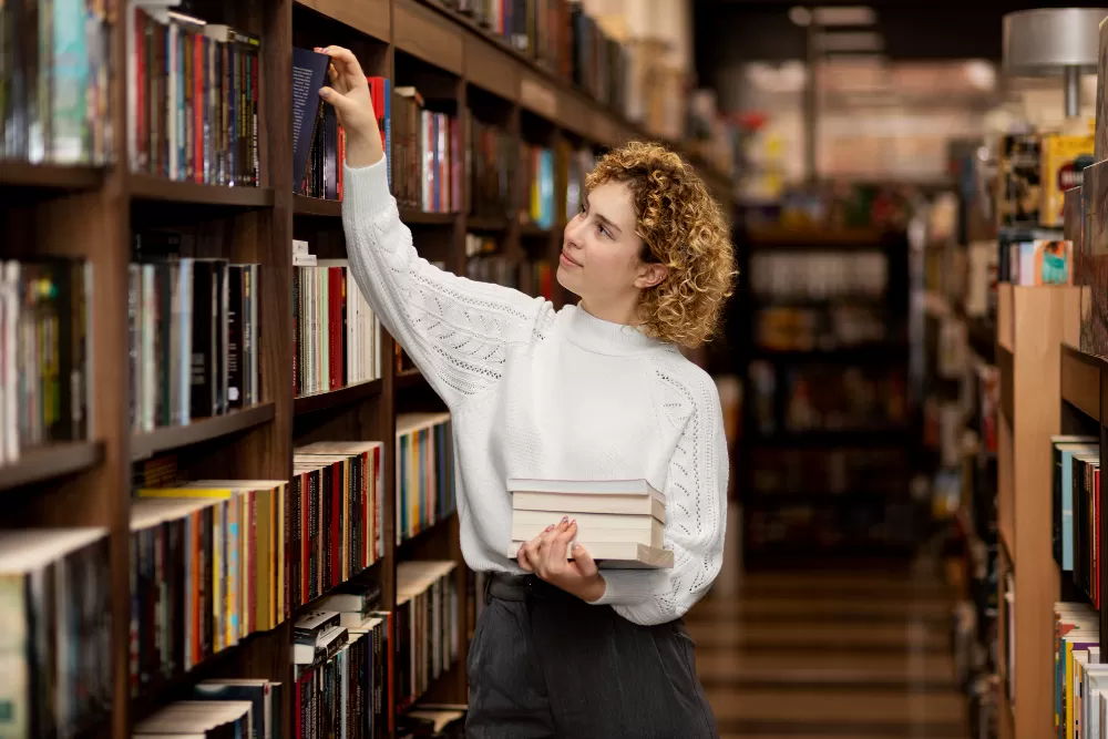 Czy uczelnia posiada własną bibliotekę i jaka jest jej jakość?