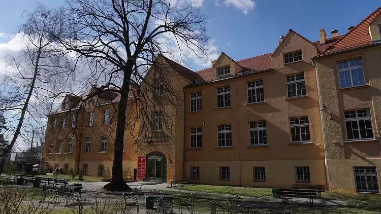 Galeria Wrocławska Wyższa Szkoła Informatyki Stosowanej HORYZONT
