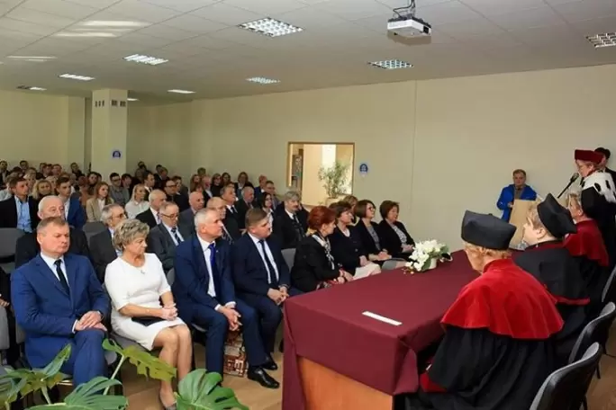 Zdjęcie uczelni - Europejska Uczelnia Społeczno-Techniczna im. Roberta Schumana w Radomiu