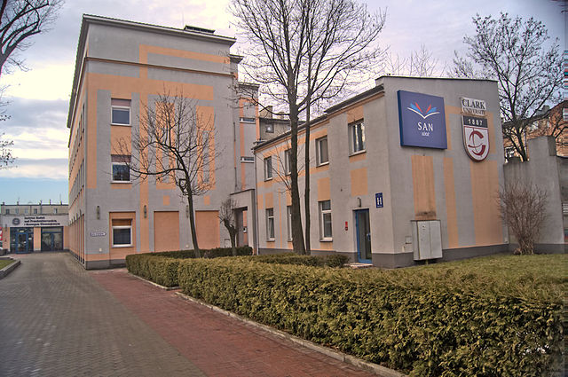 fasada budynku san w lodzi