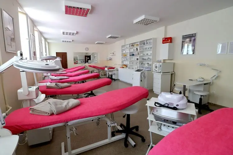 Uczelnia Społeczno-Medyczna w Warszawie  - zdjęcie 1