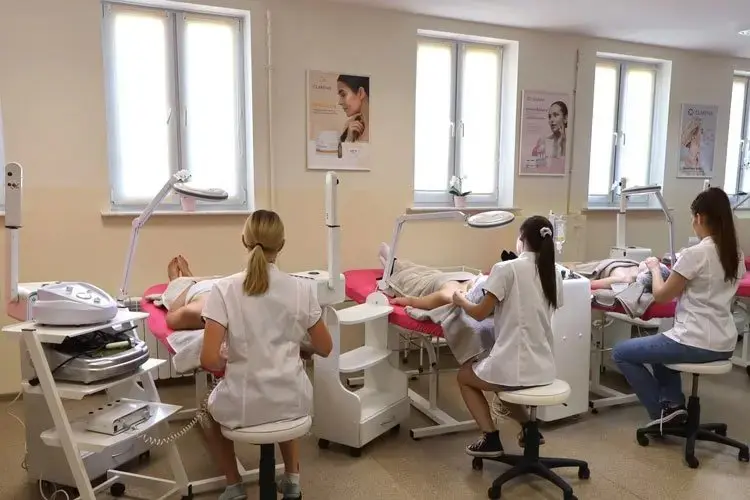 Uczelnia Społeczno-Medyczna w Warszawie - zdjęcie 2