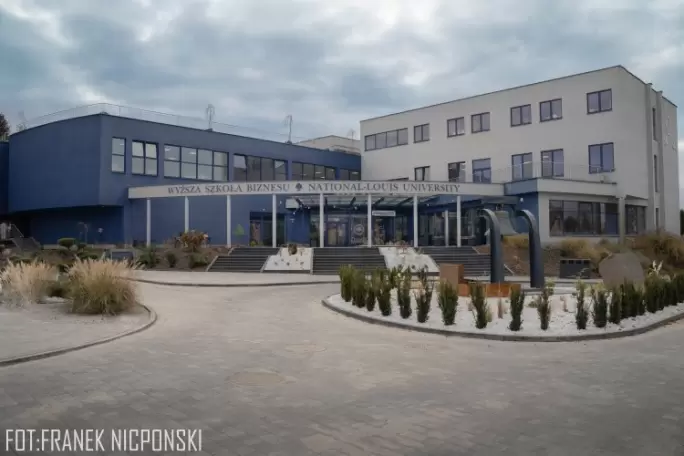 Zdjęcie uczelni - Wyższa Szkoła Biznesu - National Louis University w Nowym Sączu