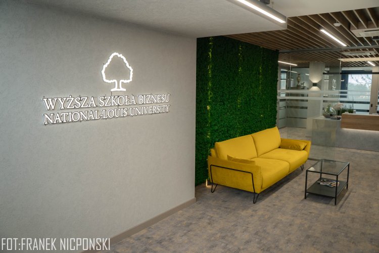 Galeria Wyższa Szkoła Biznesu - National-Louis University w Nowym Sączu