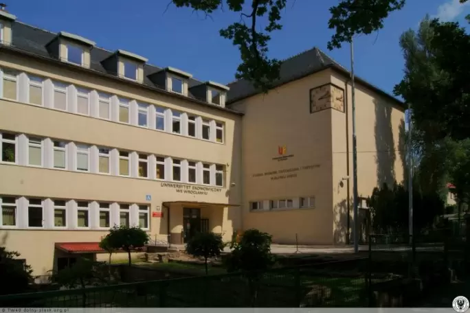 Zdjęcie uczelni - Uniwersytet Ekonomiczny (UE) we Wrocławiu filia w Jeleniej Górze