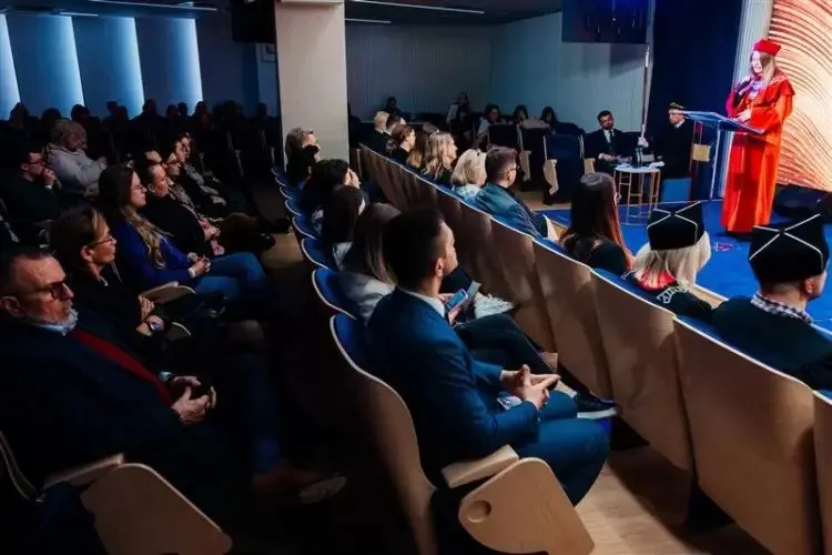 Uczelnia Biznesu i Nauk Stosowanych Varsovia - Filia w Poznaniu - zdjęcie 1