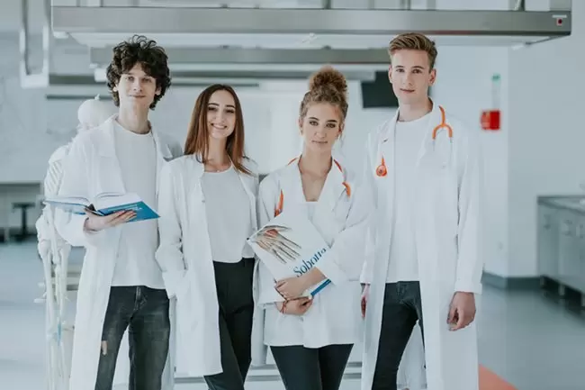 Zdjęcie uczelni - Uczelnia Łazarskiego